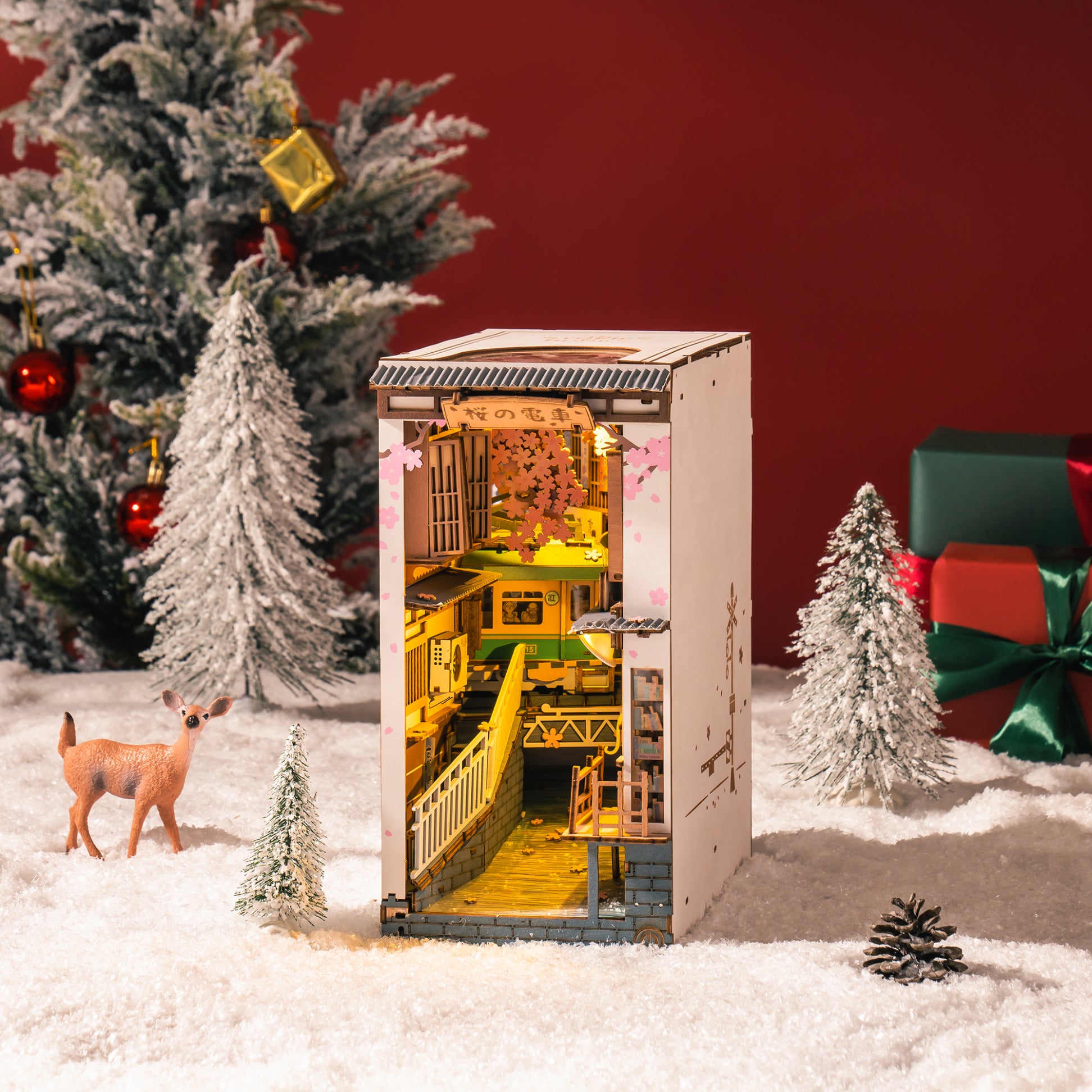 ミニ家具　置物 Rolife Sakura Densya Book Nook Shelf Insert - DIY Miniature Tokyo